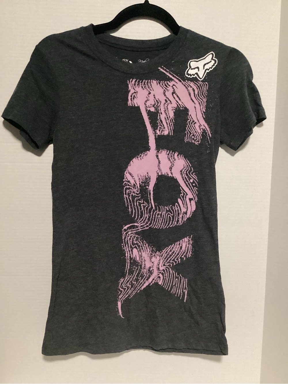 Fox Charcoal Tee with Pink Vertical Graphic Size Medium